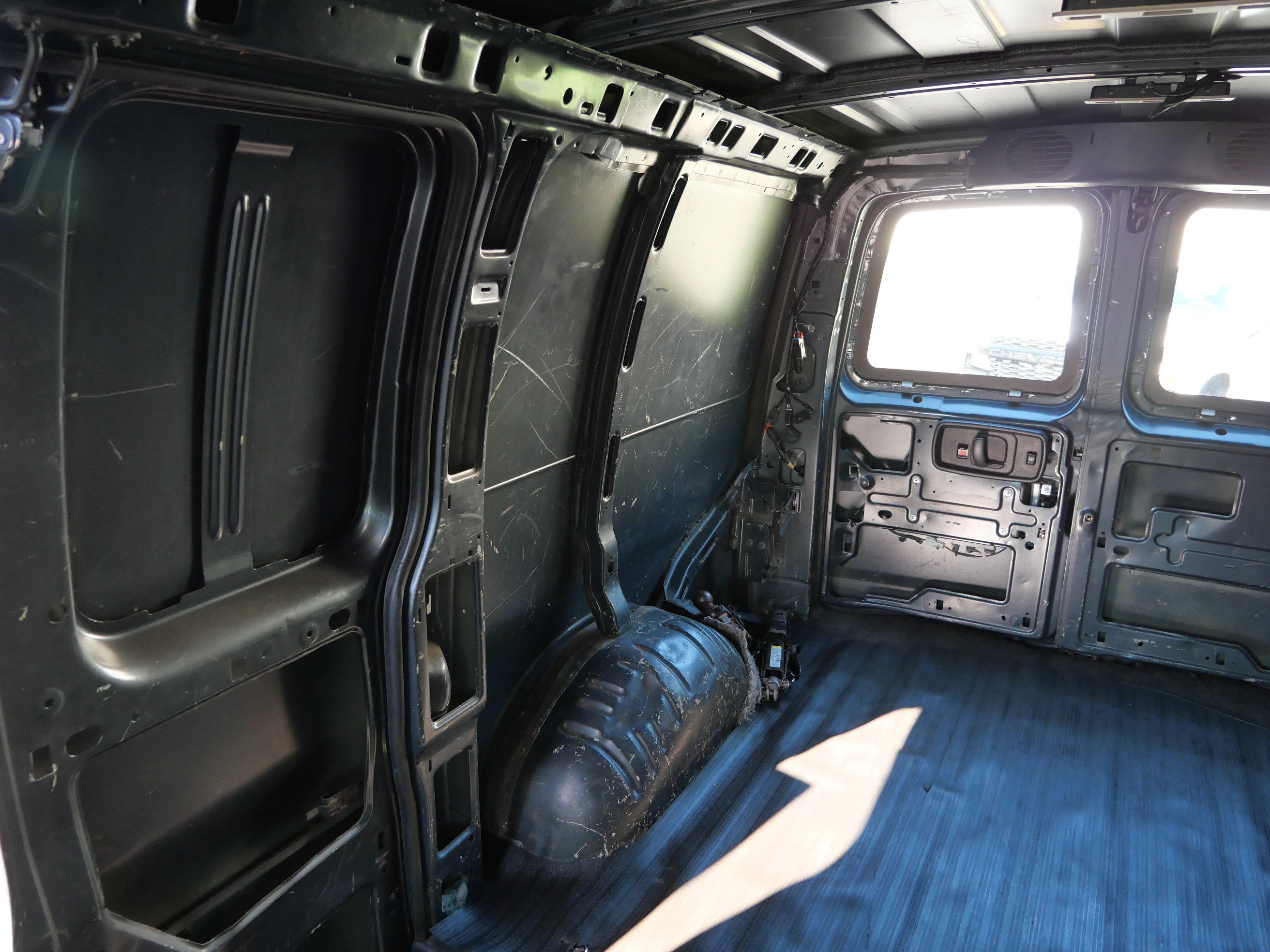 Used 2017 Chevrolet Express 2500 RWD image 12