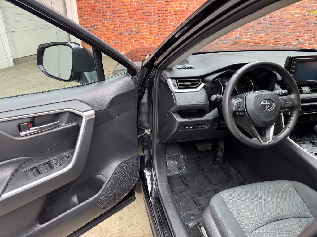 Used 2020 Toyota RAV4 XLE w/ Convenience Package AWD/4WD image 10
