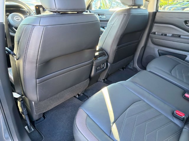 Used 2025 Nissan Pathfinder Platinum w/ Cargo Package FWD image 20