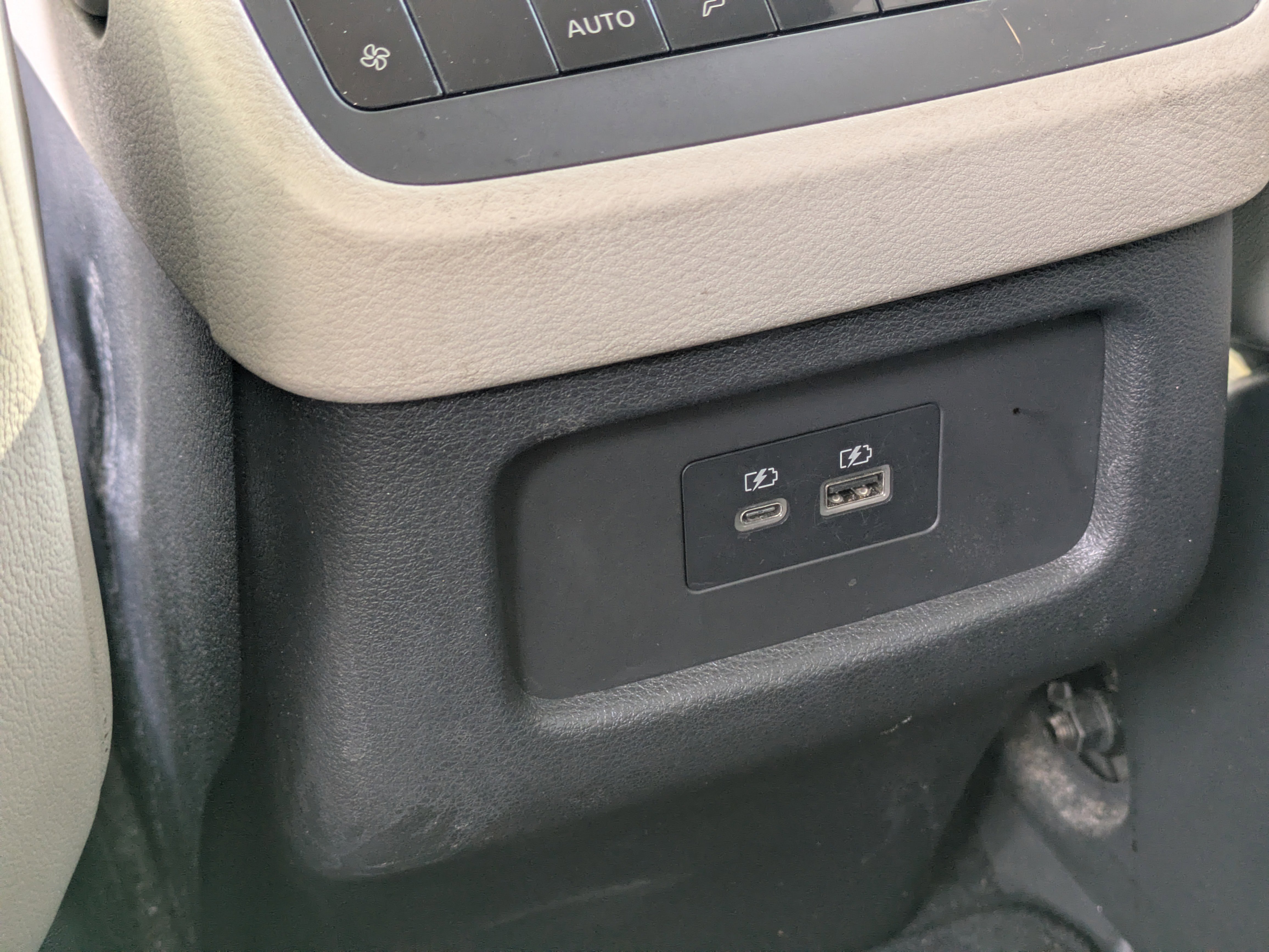 Used 2022 Nissan Pathfinder SL image 16