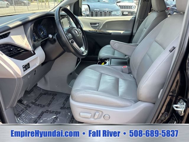 Used 2018 Toyota Sienna XLE w/ XLE Navigation Package AWD/4WD image 8