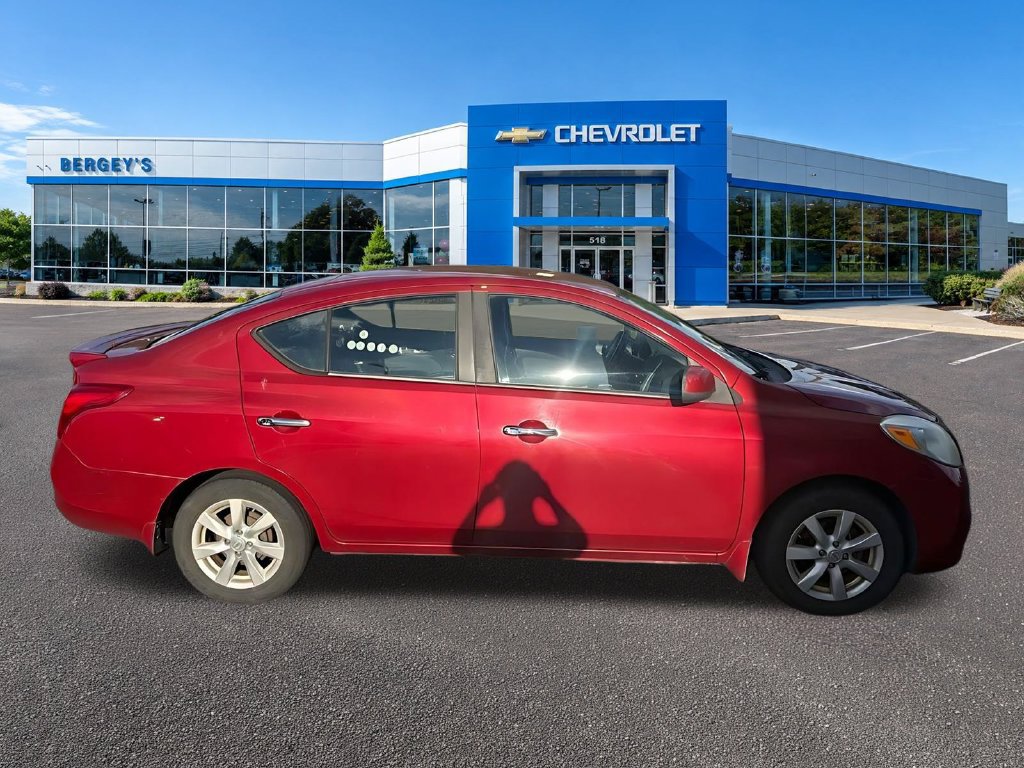 Used 2014 Nissan Versa SV w/ Convenience Package FWD image 5