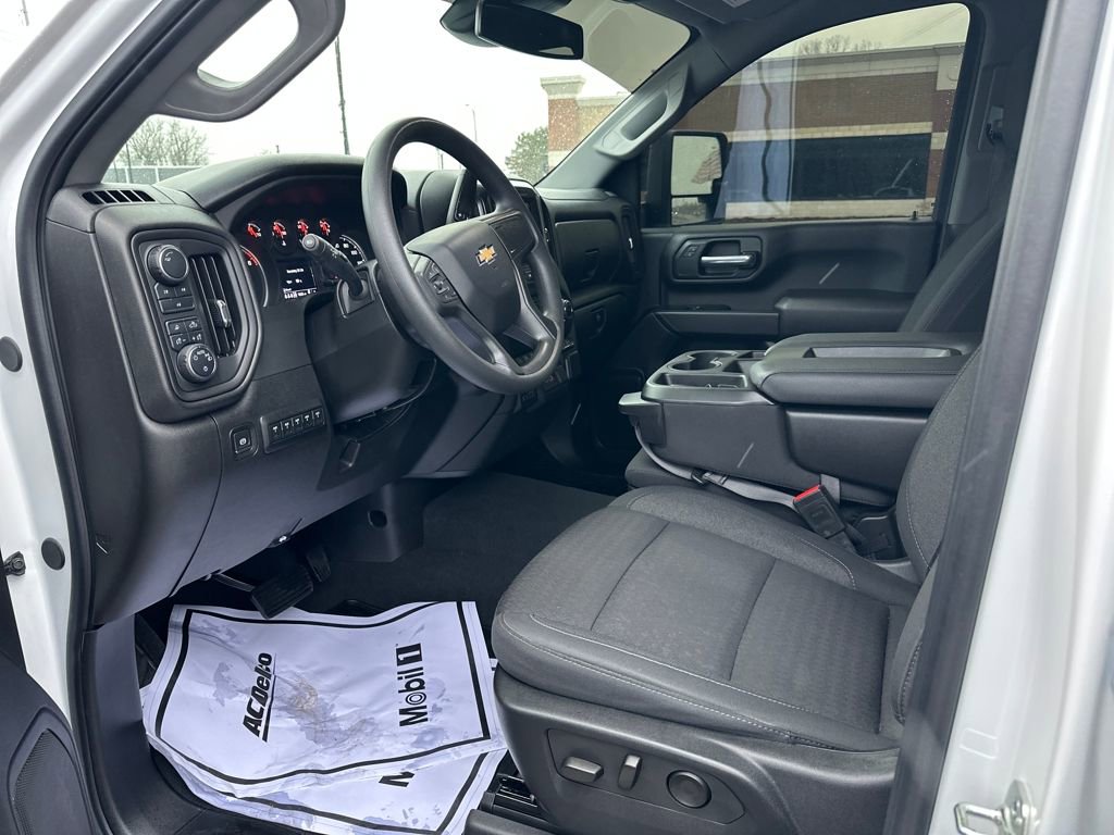 Used 2025 Chevrolet Silverado 2500 Custom w/ Custom Value Package image 9