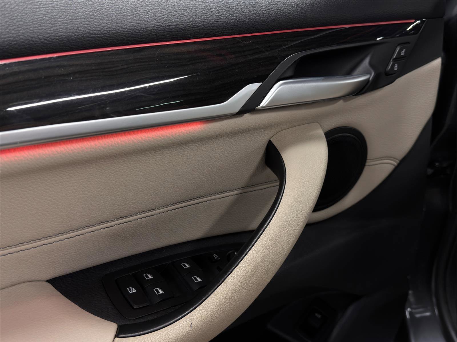 Used 2021 BMW X1 xDrive28i w/ M Sport Package image 9