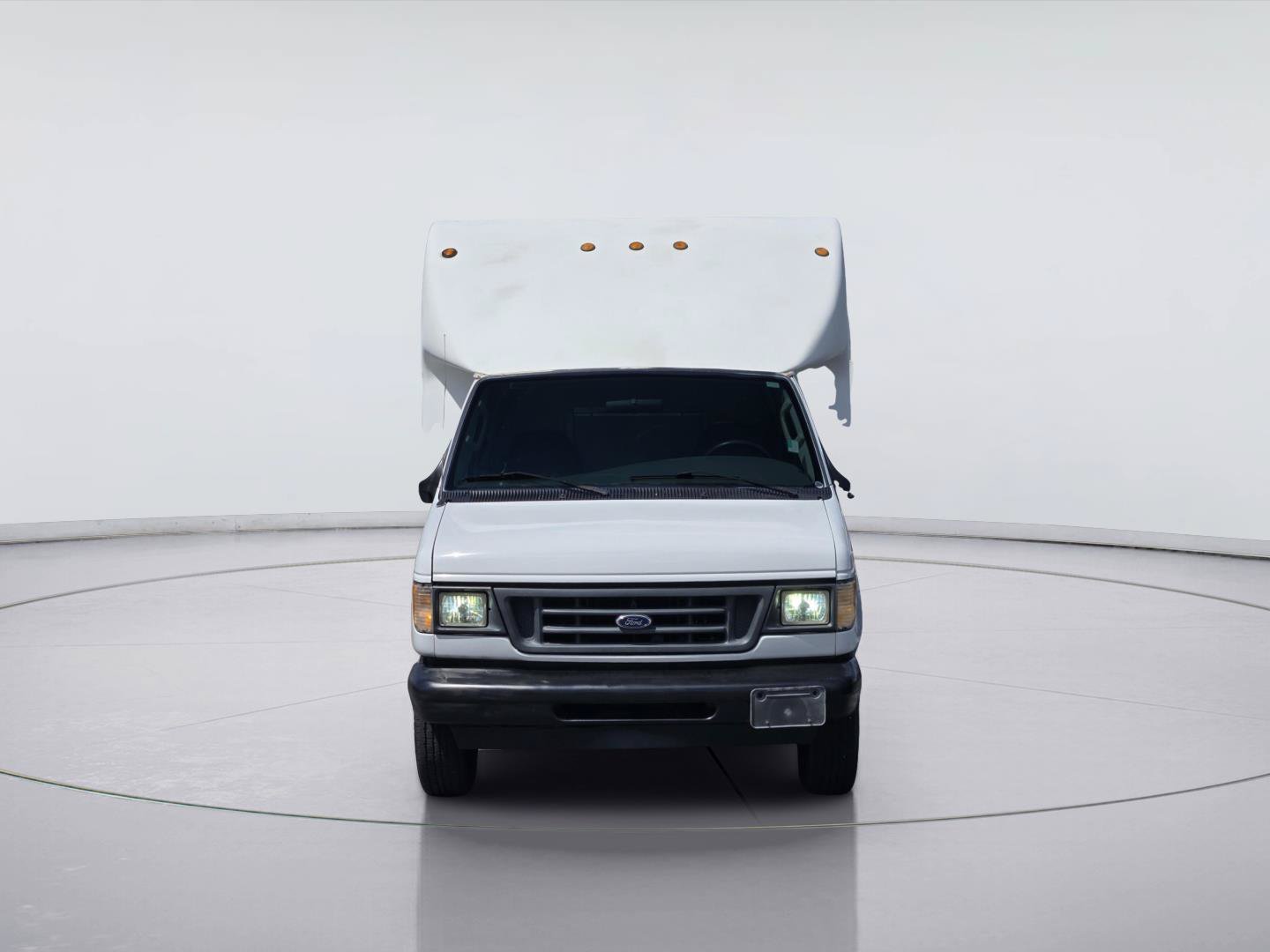Used 2003 Ford E-350 and Econoline 350 Super Duty RWD image 2
