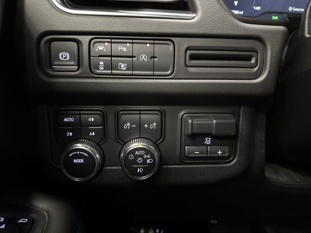 Used 2024 GMC Yukon XL SLT image 25