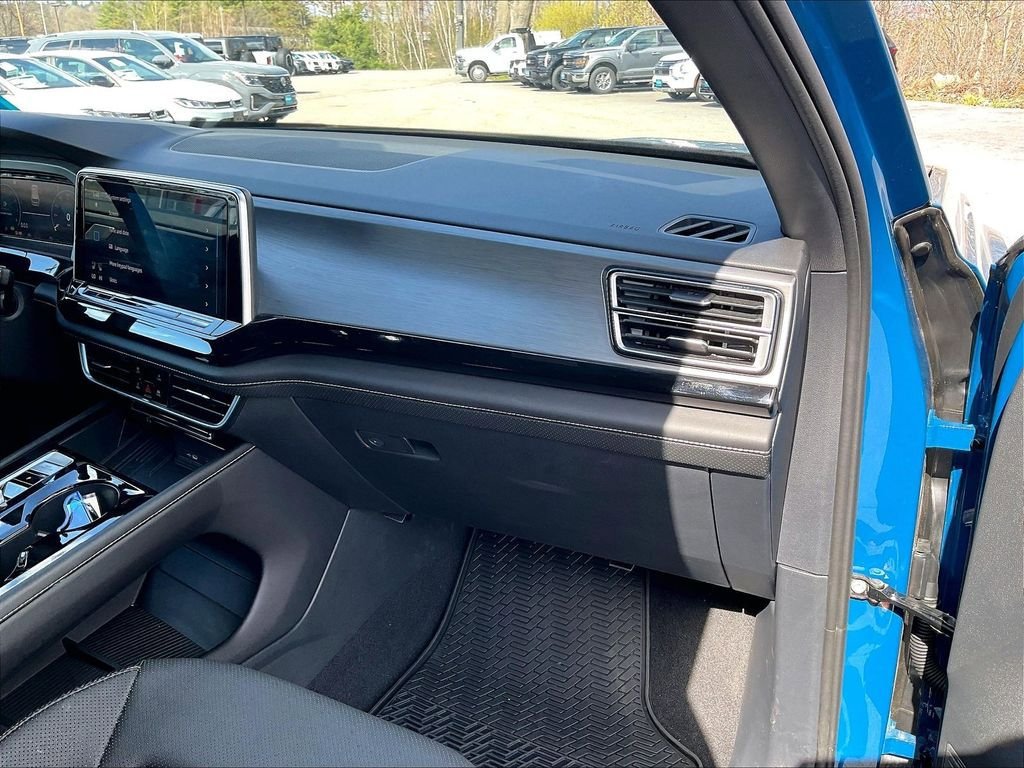 Used 2025 Volkswagen Atlas Cross Sport SE AWD/4WD image 12