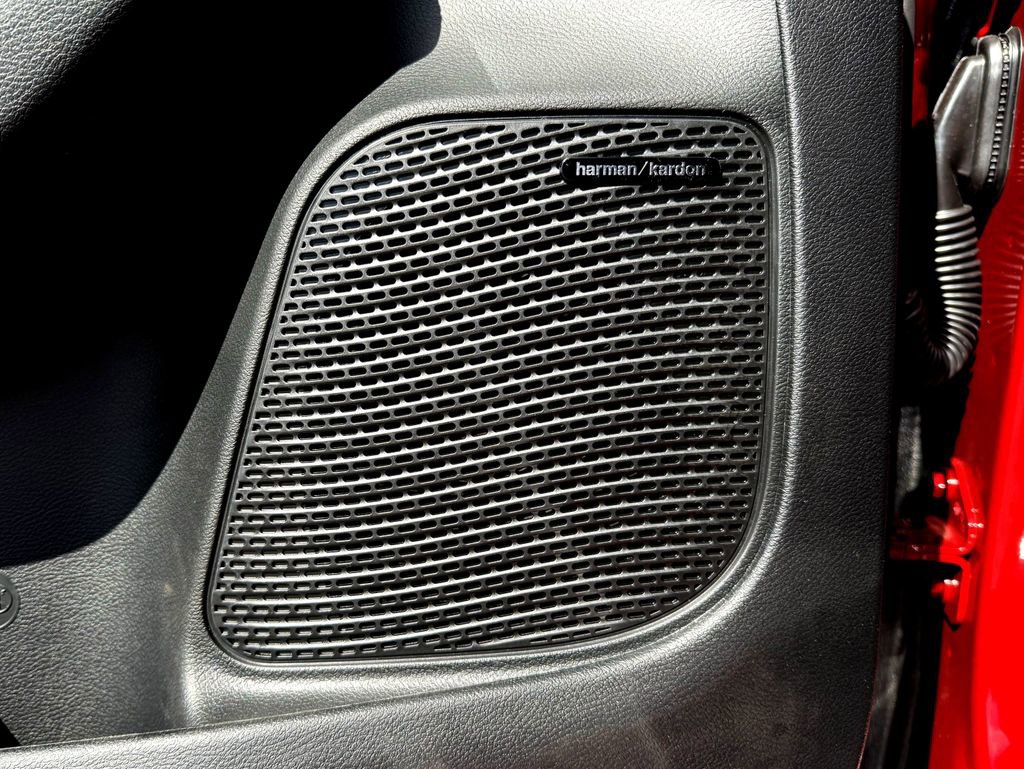 New 2026 Chrysler Pacifica Limited w/ Uconnect Theater Family Group image 16