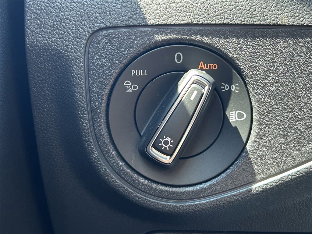 Used 2022 Volkswagen Atlas Cross Sport SE image 23