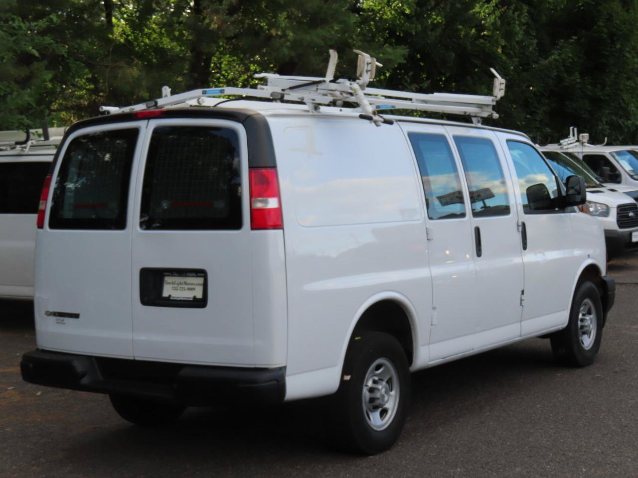 Used 2018 Chevrolet Express 2500 w/ Driver Convenience Package RWD image 5