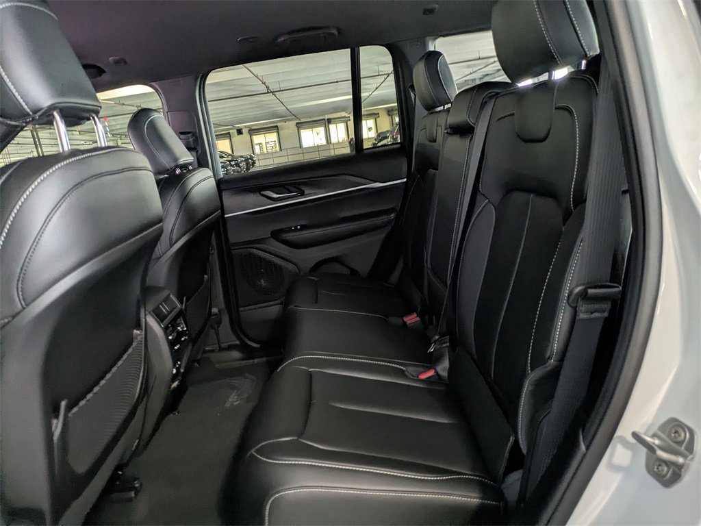 New 2025 Jeep Grand Cherokee Limited image 15