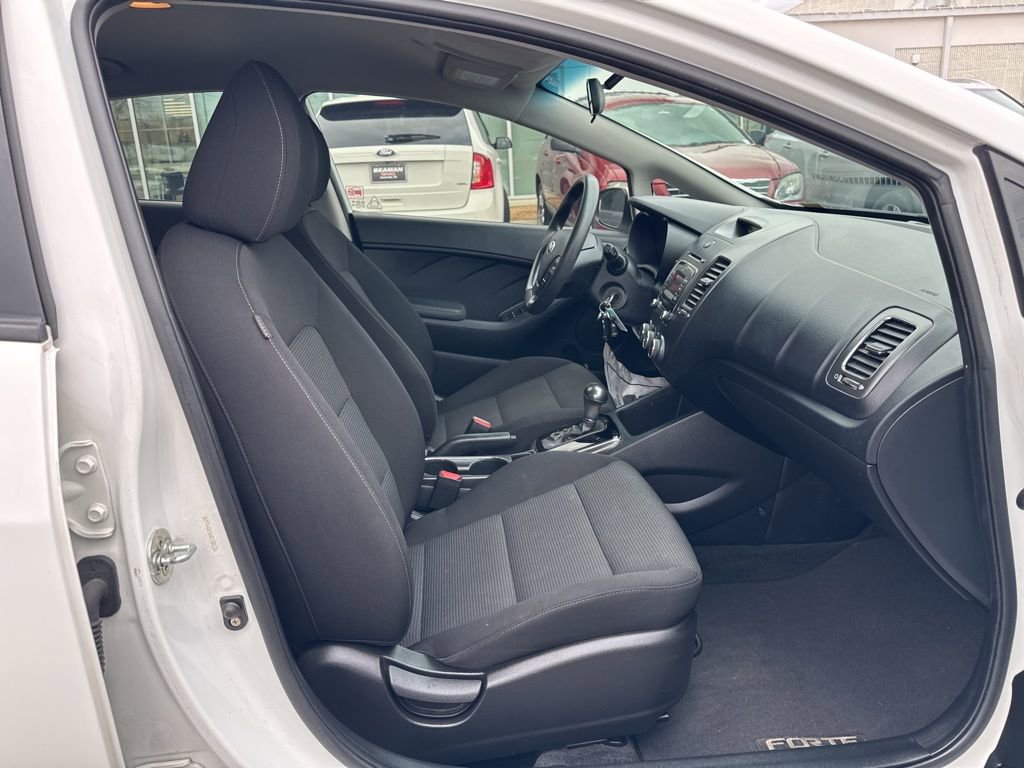 Used 2017 Kia Forte LX image 16