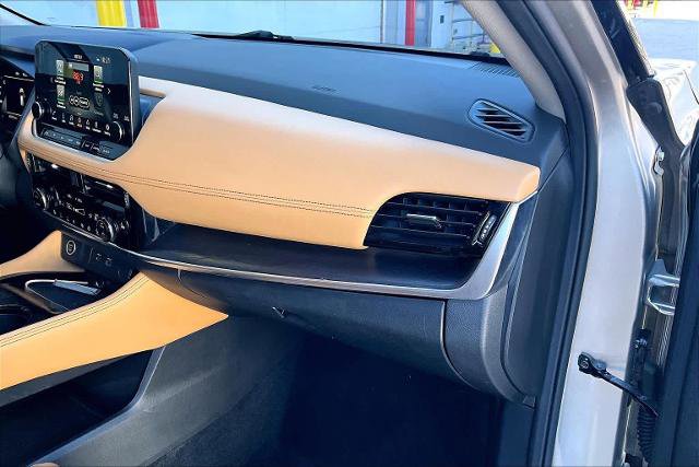 Certified 2022 Nissan Rogue Platinum w/ Head-Up Display Package FWD image 19