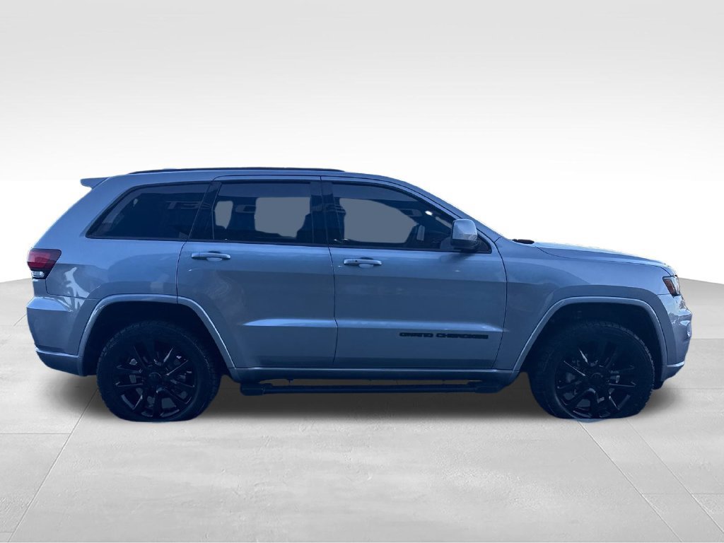 Used 2018 Jeep Grand Cherokee Altitude AWD/4WD image 15