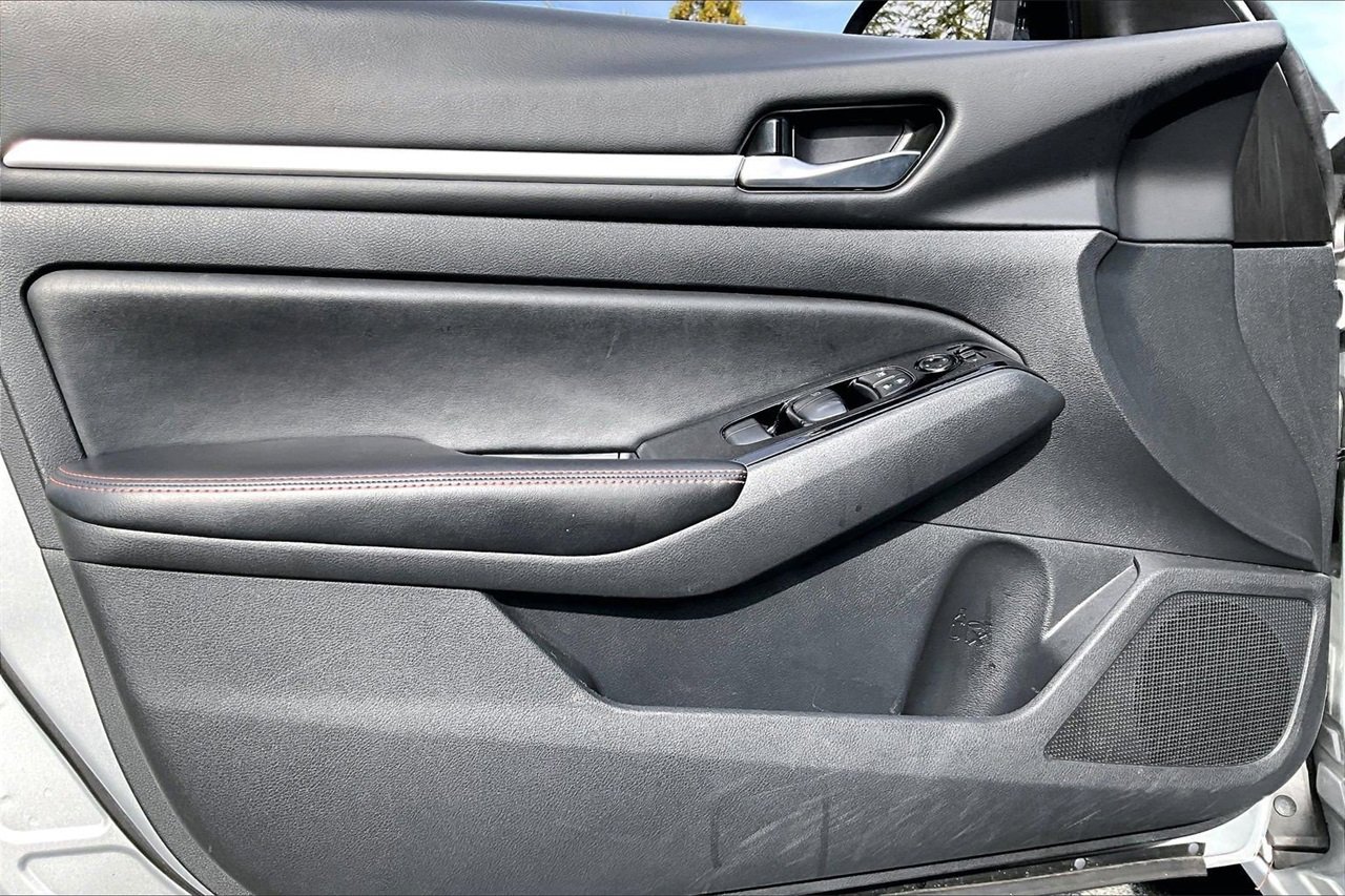 Used 2024 Nissan Altima 2.5 SR image 25