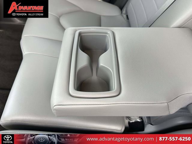 Used 2023 Toyota Highlander XLE AWD/4WD image 15