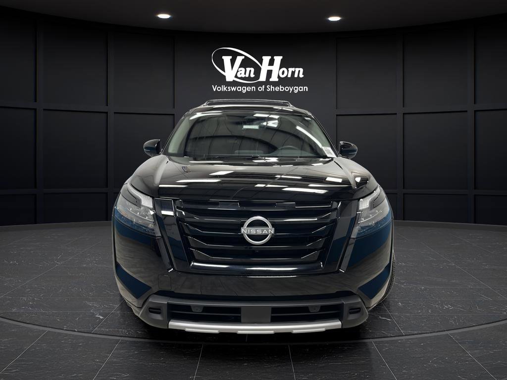 Used 2025 Nissan Pathfinder SL w/ Black Appearance Package FWD image 2