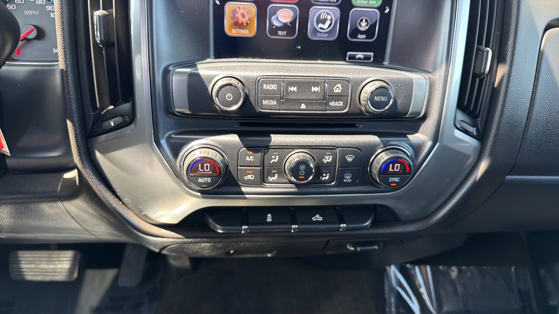 Used 2018 Chevrolet Silverado 1500 LT w/ All Star Edition AWD/4WD image 28