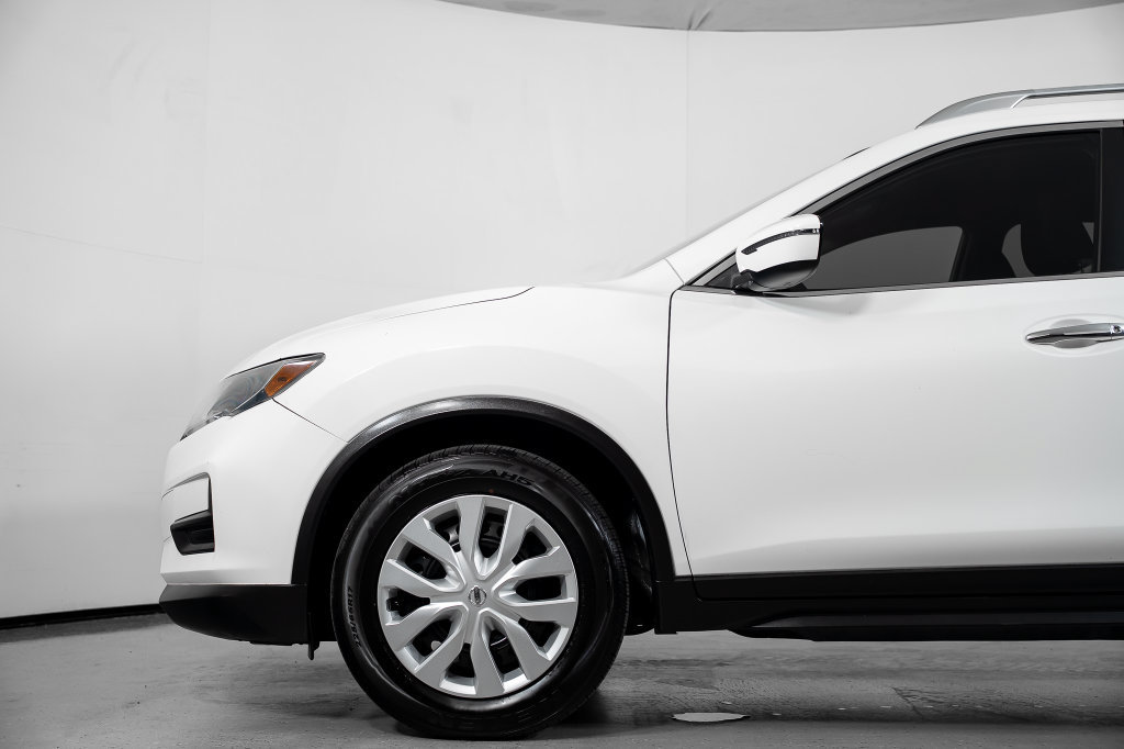 Used 2017 Nissan Rogue S w/ S Appearance Package FWD image 14