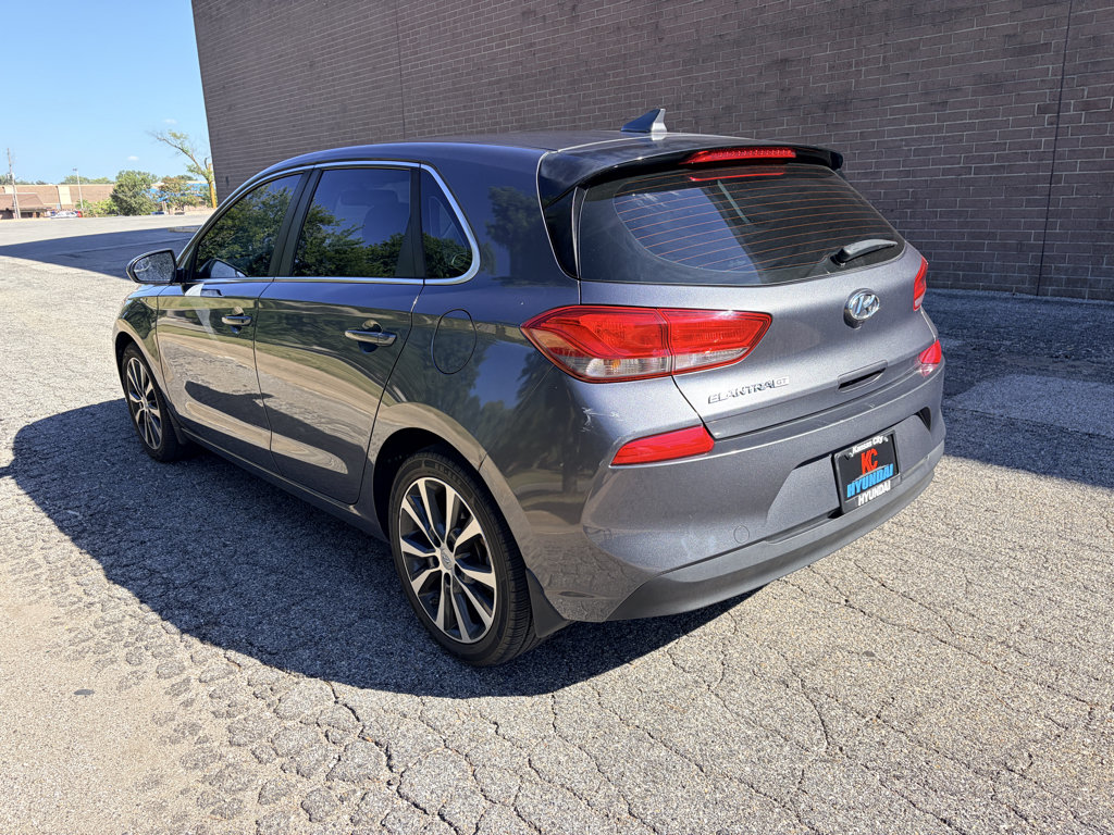 Used 2018 Hyundai Elantra GT FWD image 3