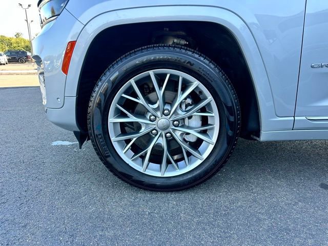 Used 2023 Jeep Grand Cherokee Summit w/ Luxury Tech Group V image 32