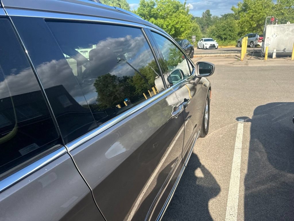 Used 2017 Chrysler Pacifica Touring-L Plus FWD image 32