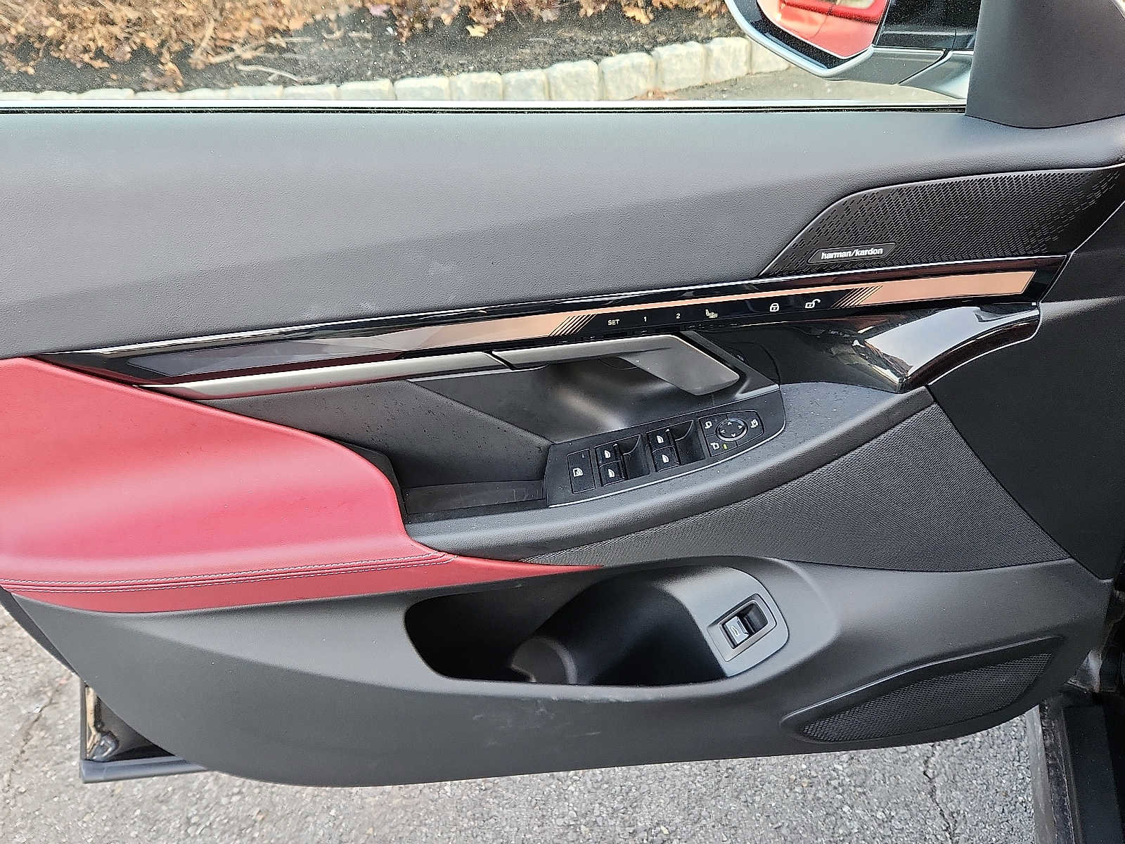 Used 2024 BMW i5 eDrive40i w/ Convenience Package image 12