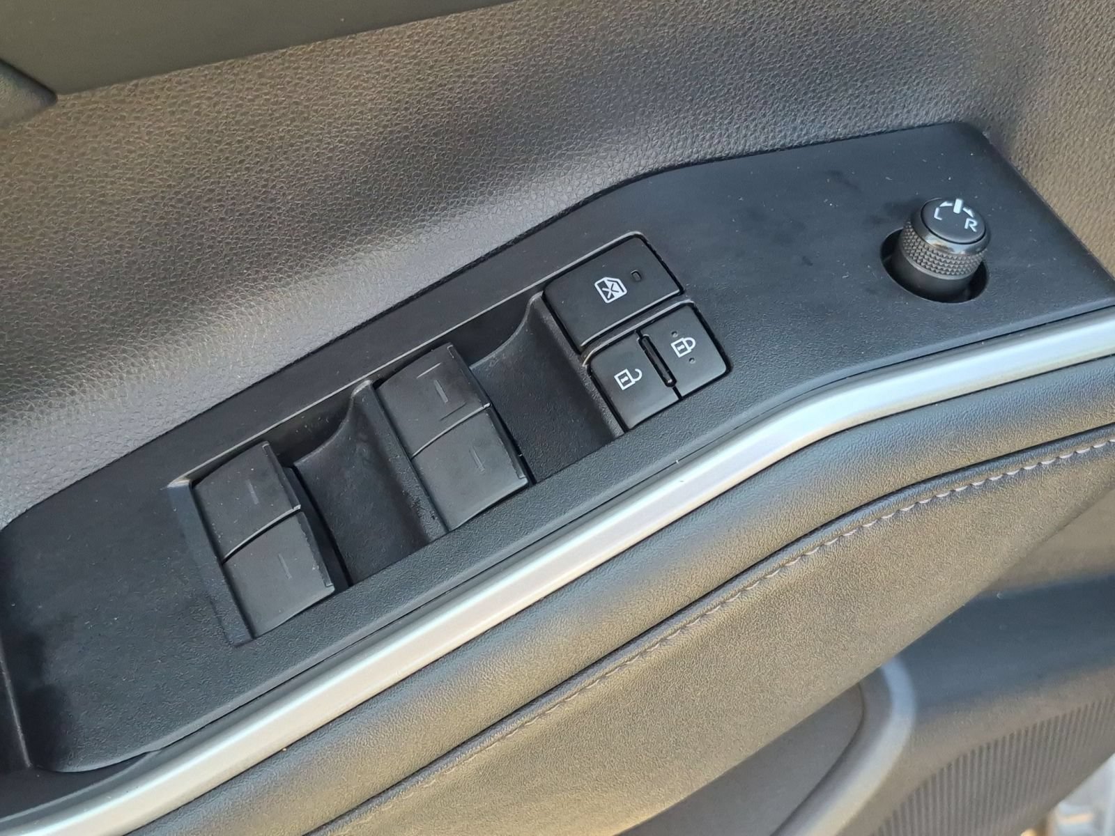 Used 2021 Toyota Highlander XLE FWD image 11