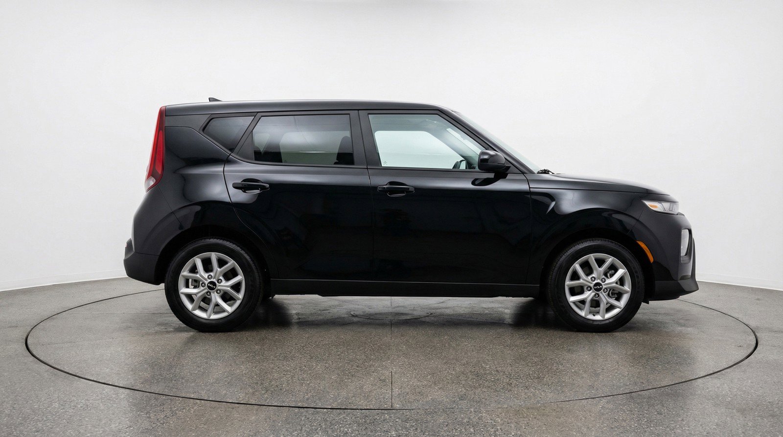 Used 2025 Kia Soul LX w/ LX Technology Package FWD image 11