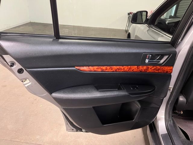 Used 2011 Subaru Outback 2.5i Limited image 19