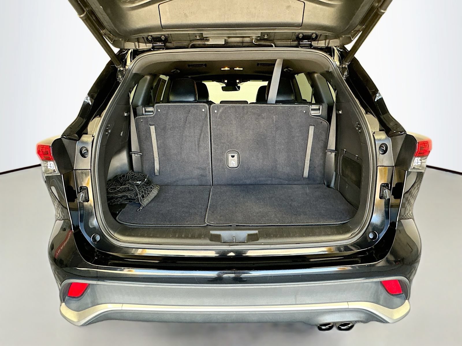Used 2021 Toyota Highlander XSE FWD image 25
