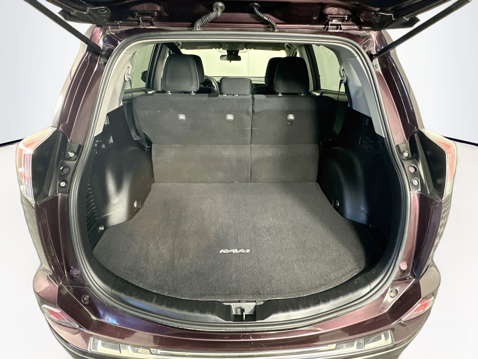 Used 2017 Toyota RAV4 LE w/ Carpet Mat Package AWD/4WD image 26