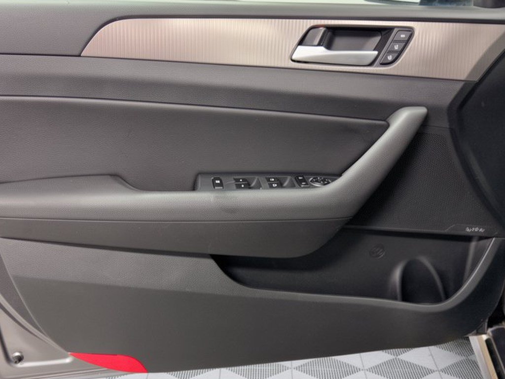Used 2018 Hyundai Sonata Limited FWD image 14