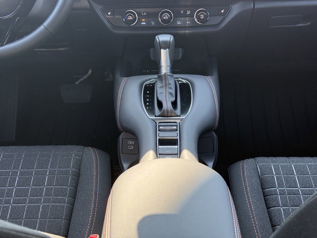 New 2026 Nissan Kicks SR image 10