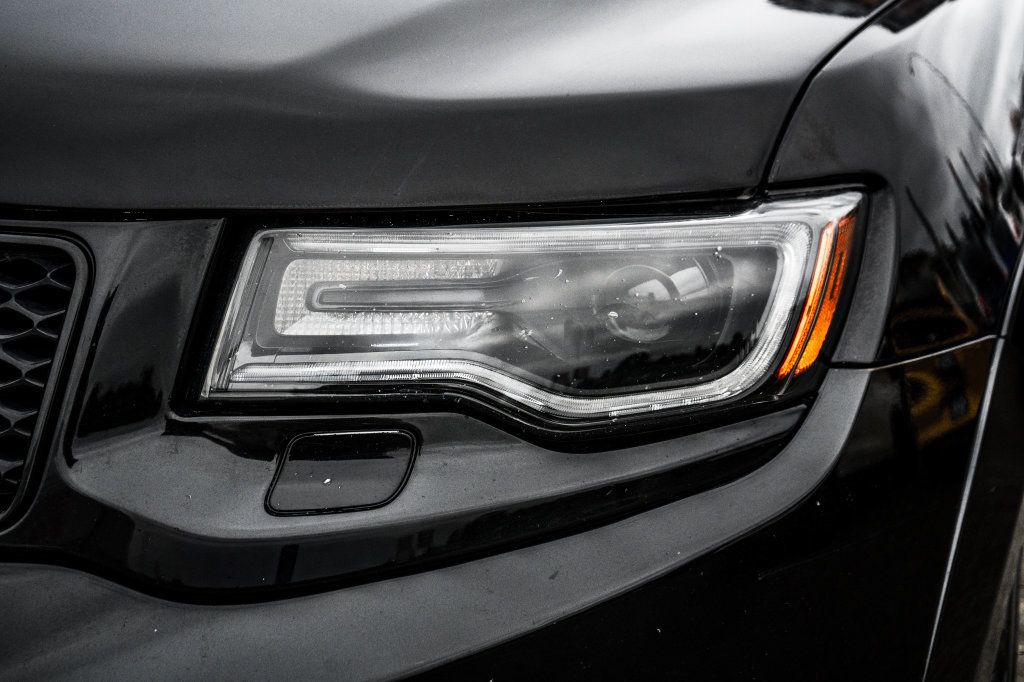 Used 2017 Jeep Grand Cherokee SRT AWD/4WD image 16