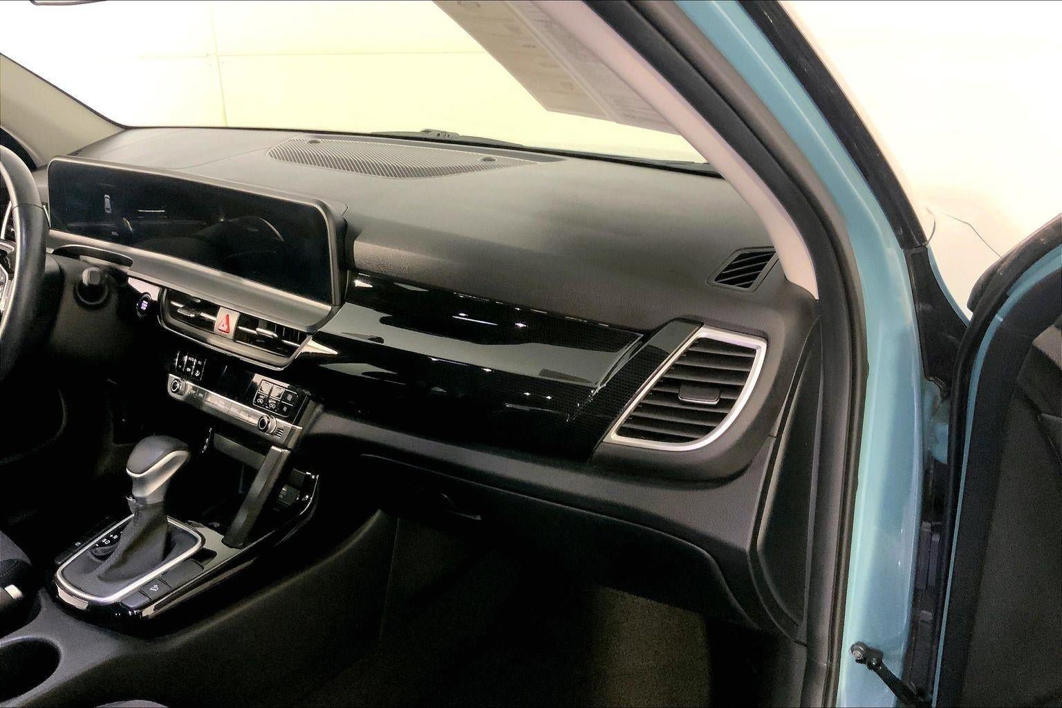 Certified 2025 Kia Seltos S FWD image 16
