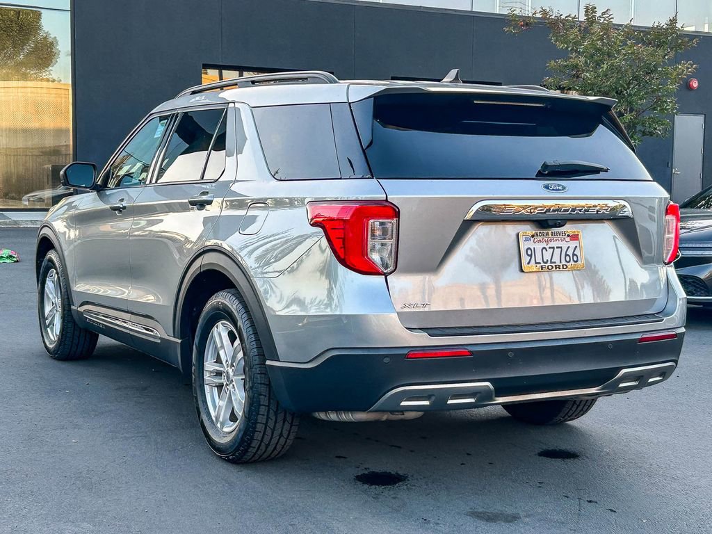 Used 2023 Ford Explorer XLT w/ Equipment Group 202A RWD image 9