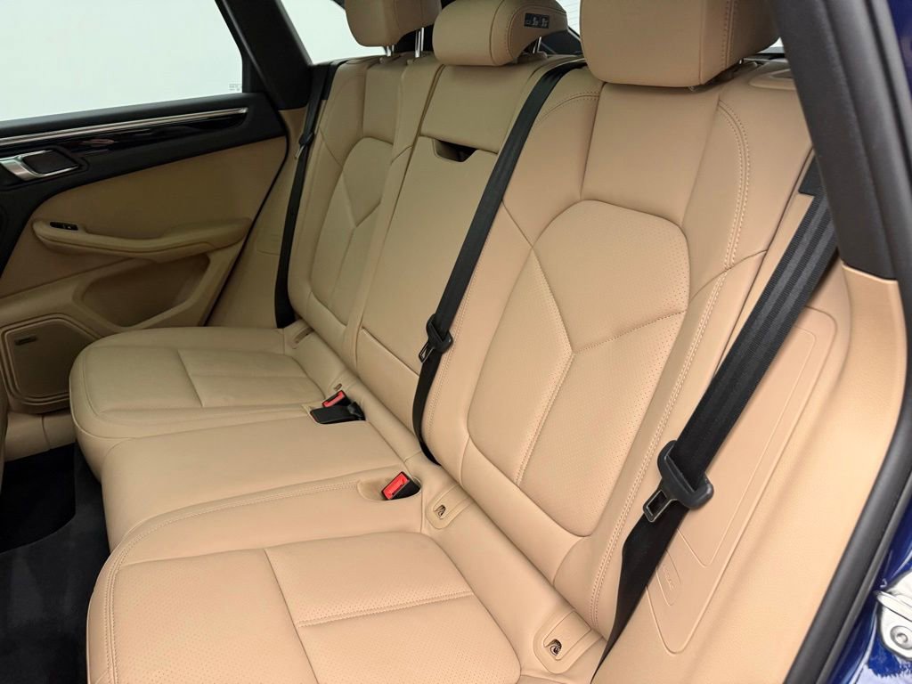 Used 2025 Porsche Macan image 24