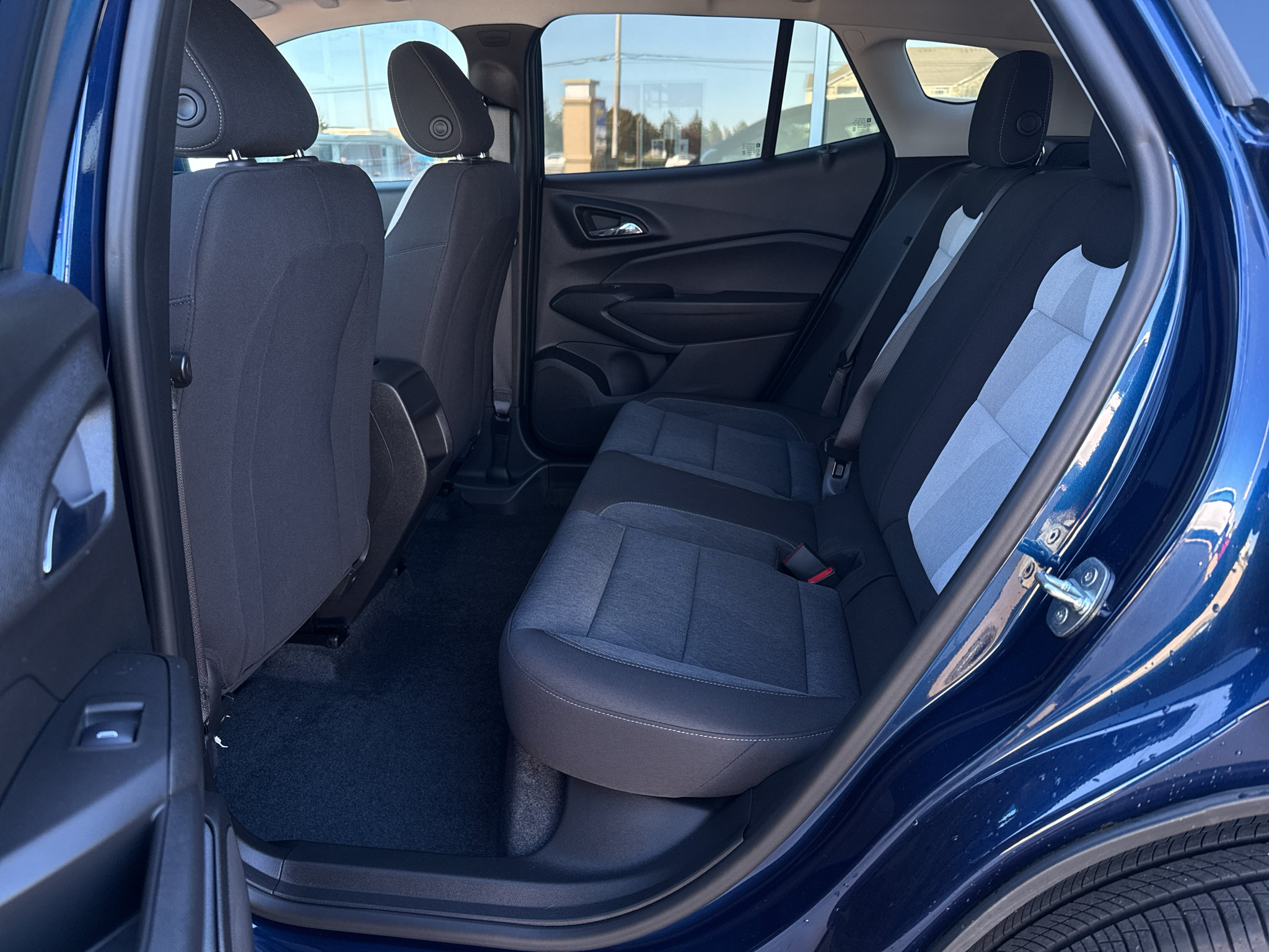Used 2024 Chevrolet Trax LS w/ LS Convenience Package FWD image 29