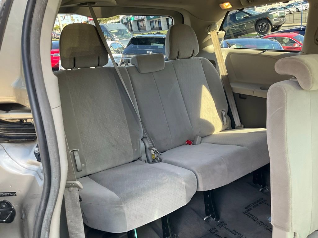 Used 2015 Toyota Sienna LE image 52