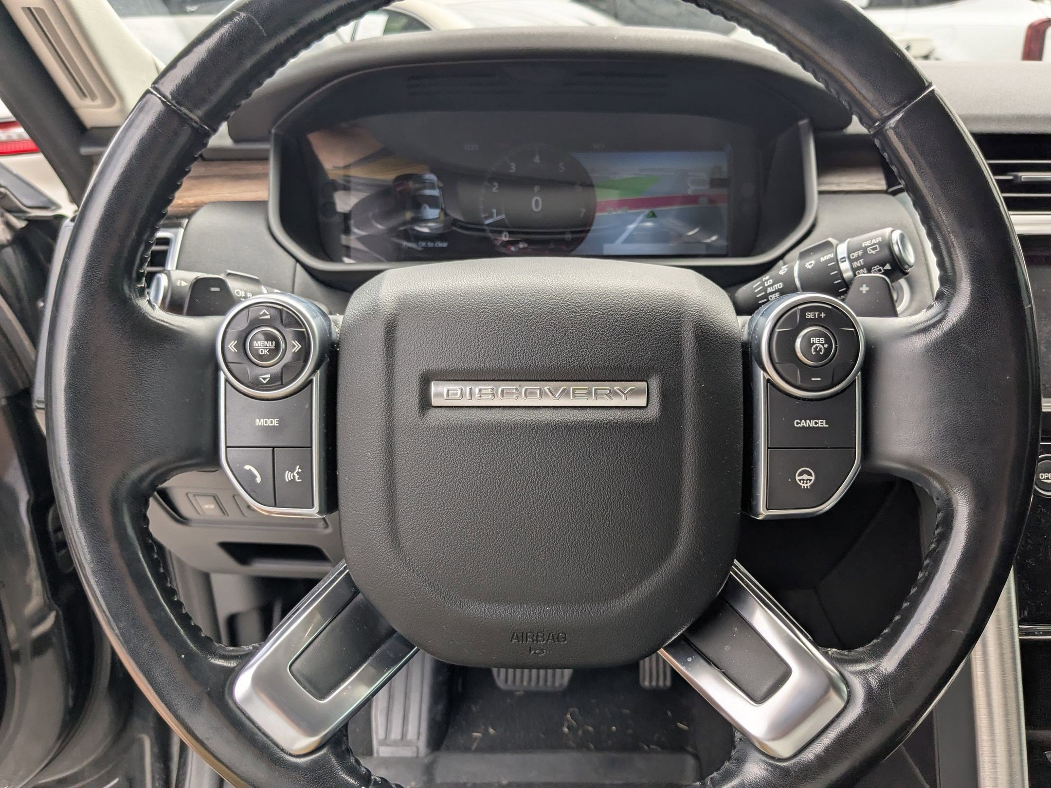 Used 2018 Land Rover Discovery HSE AWD/4WD image 13