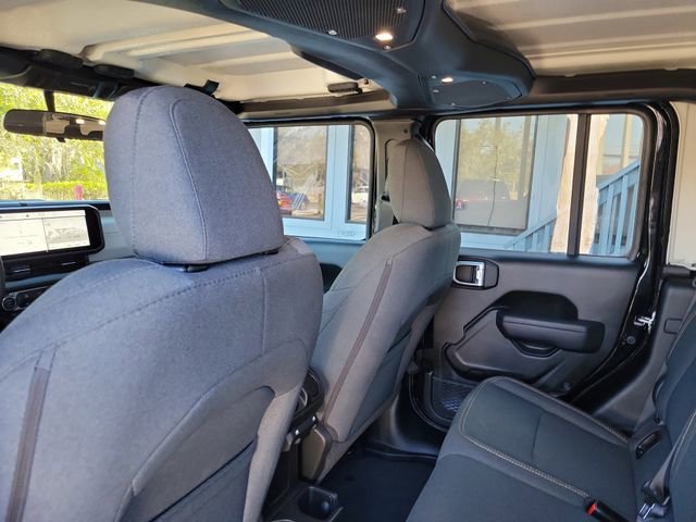 Used 2025 Jeep Gladiator Sport image 26