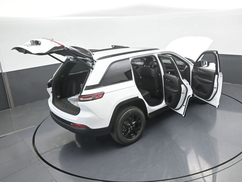 Used 2025 Jeep Grand Cherokee Altitude image 62