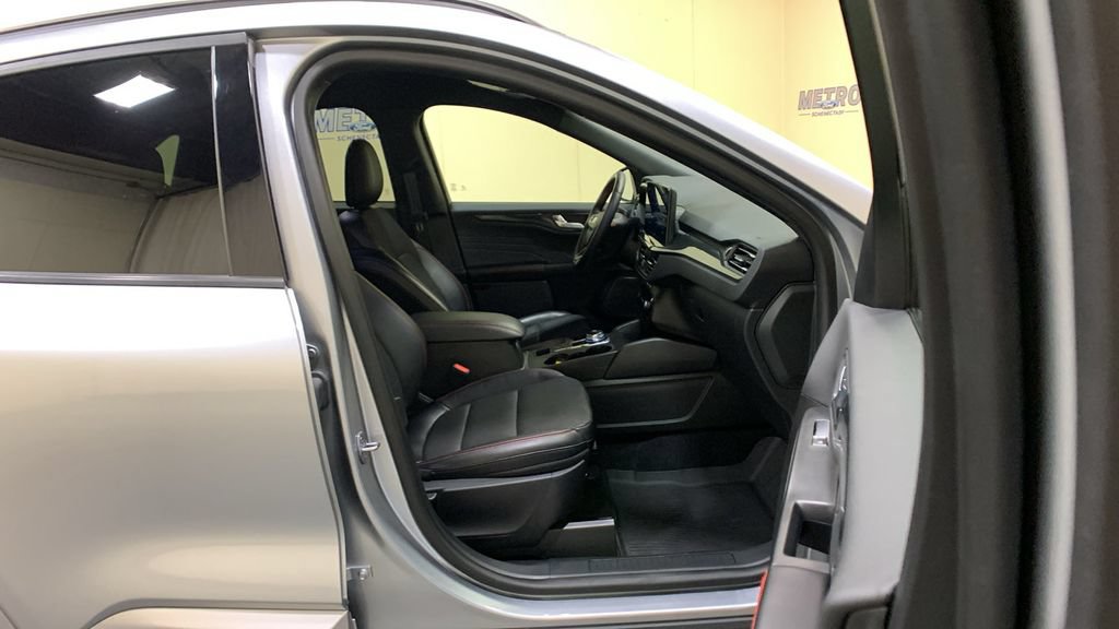 Used 2024 Ford Escape ST-Line w/ Tech Pack #1 AWD/4WD image 12