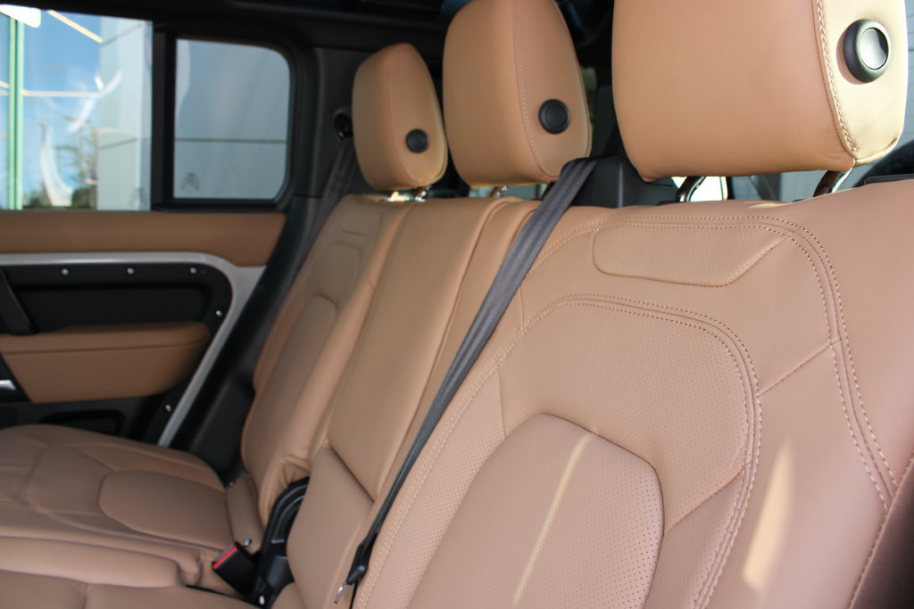 New 2026 Land Rover Defender 110 X-Dynamic SE AWD/4WD image 11