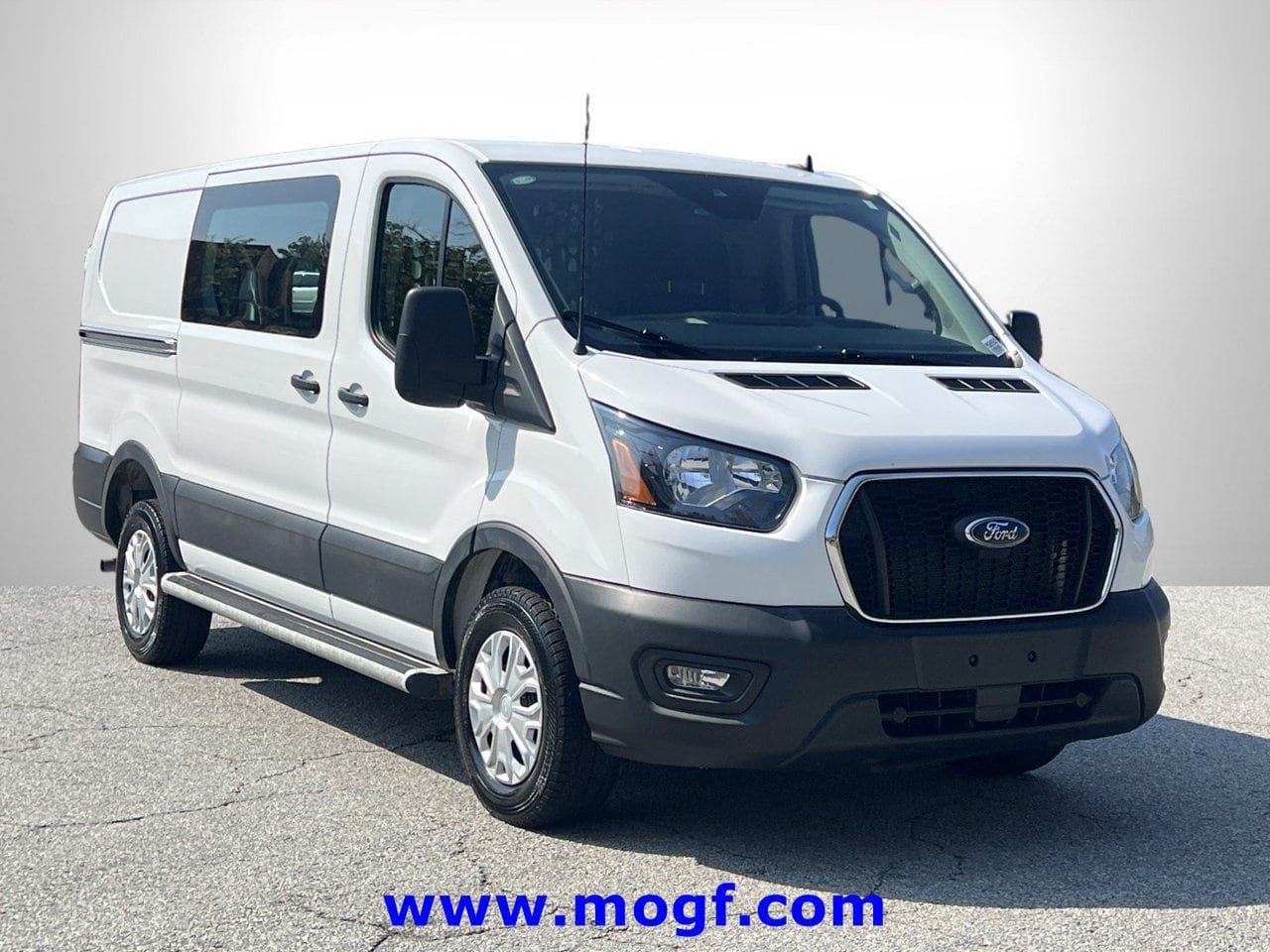 Used 2025 Ford Transit 250 Low Roof w/ Exterior Upgrade Package RWD image 4