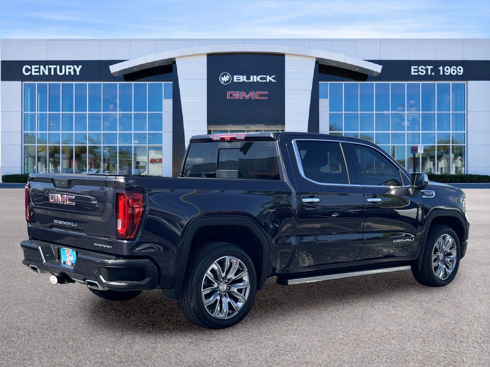 Used 2025 GMC Sierra 1500 Denali w/ Denali Reserve Package AWD/4WD image 3