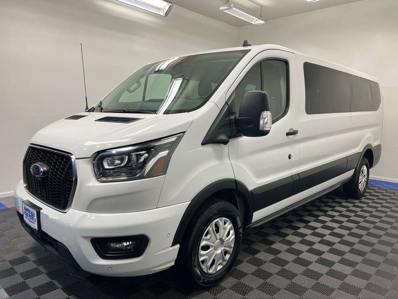 Used 2023 Ford Transit 350 XLT image 3