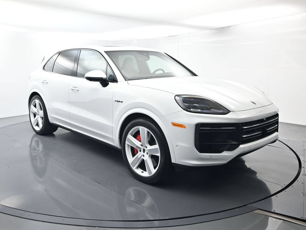 Certified 2025 Porsche Cayenne Turbo AWD/4WD image 17