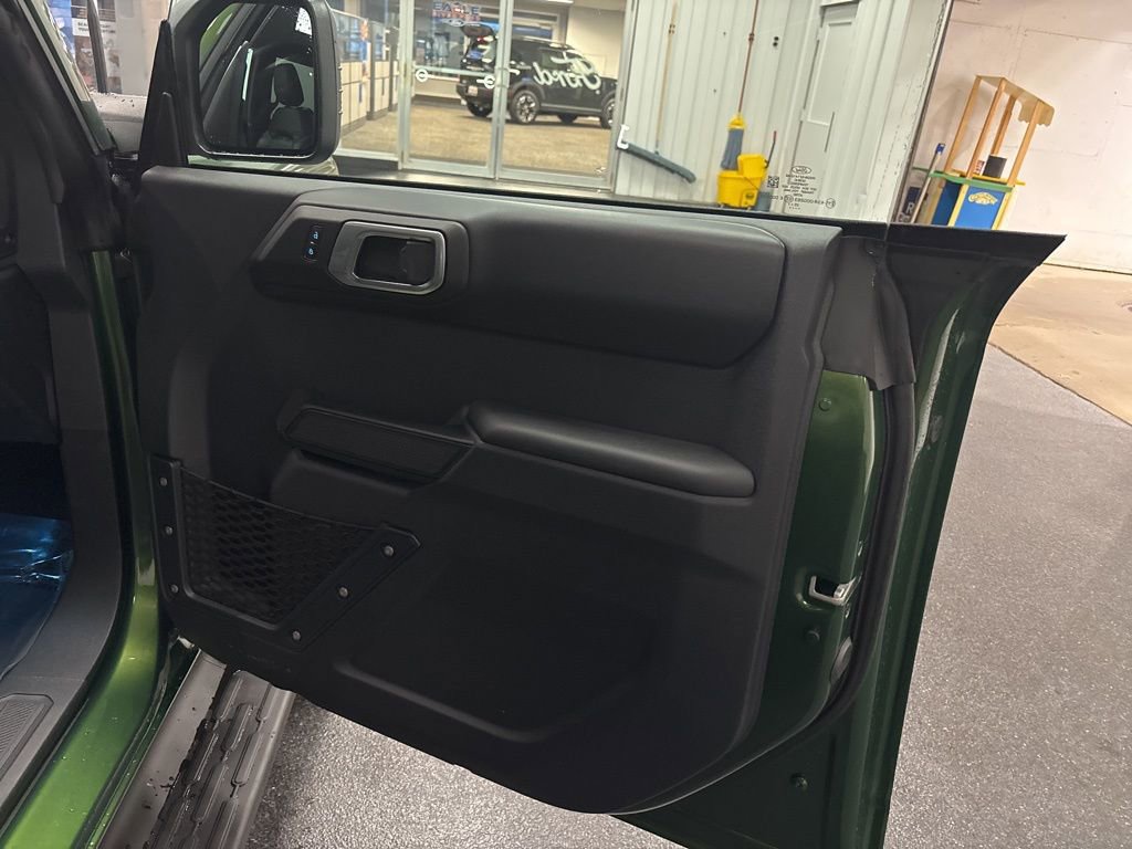 New 2025 Ford Bronco Outer Banks w/ Black Appearance Package image 34